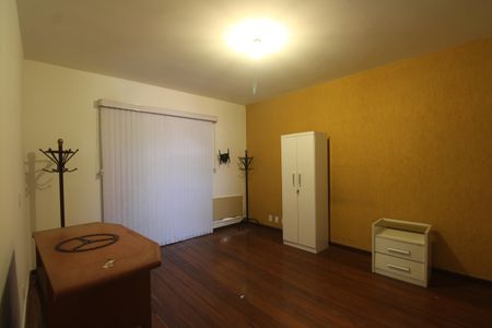Casa à venda com 360m², 4 quartos e 2 vagasSuíte 2