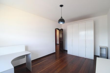 Casa à venda com 360m², 4 quartos e 2 vagasQuarto 2