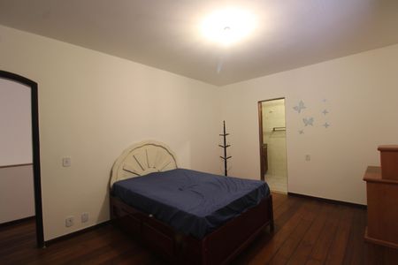 Casa à venda com 360m², 4 quartos e 2 vagasSuíte 1