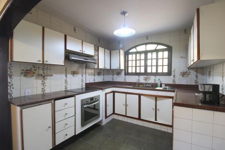 Casa à venda com 360m², 4 quartos e 2 vagasCozinha
