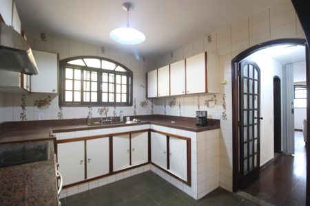 Casa à venda com 360m², 4 quartos e 2 vagasCozinha