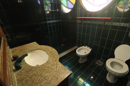 Casa à venda com 360m², 4 quartos e 2 vagasBanheiro social