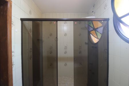 Casa à venda com 360m², 4 quartos e 2 vagasBanheiro da suíte 2