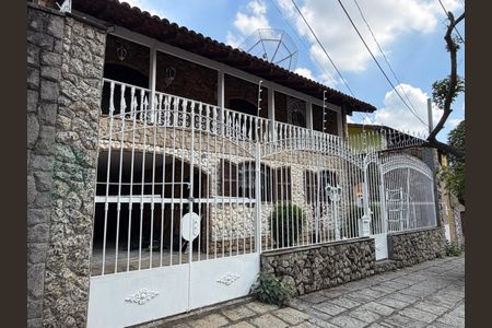 Casa à venda com 360m², 4 quartos e 2 vagasFachada