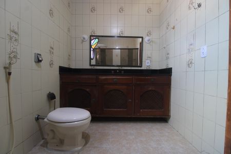 Casa à venda com 360m², 4 quartos e 2 vagasBanheiro da suíte 2