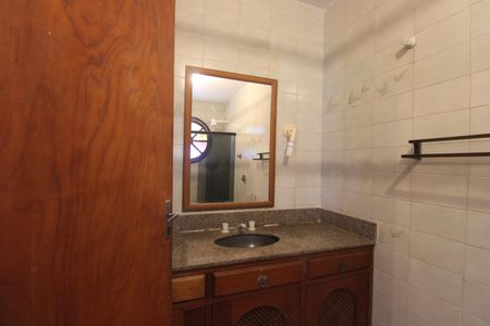 Casa à venda com 360m², 4 quartos e 2 vagasBanheiro da suíte 1