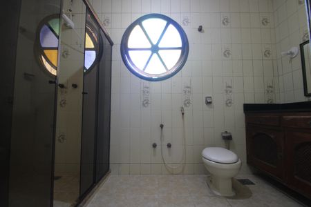 Casa à venda com 360m², 4 quartos e 2 vagasBanheiro da suíte 2