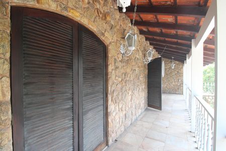 Casa à venda com 360m², 4 quartos e 2 vagasSuíte 1 -Varanda que se comunica com a suíte 2