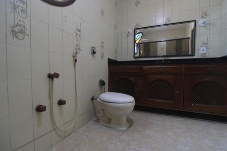 Casa à venda com 360m², 4 quartos e 2 vagasBanheiro da suíte 2