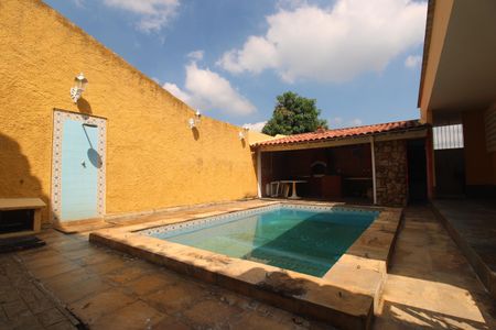 Casa à venda com 360m², 4 quartos e 2 vagasQuintal - Piscina