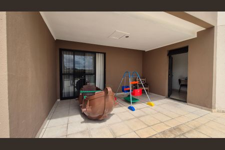 Apartamento à venda com 85m², 3 quartos e 2 vagas Apartamento à venda com 85m², 3 quartos e 2 vagasPlayground