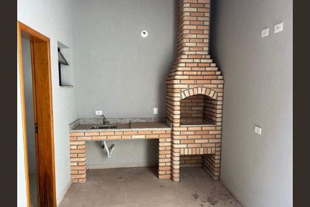 Casa à venda com 3 quartos, 133m² em Vila Domitila, São Paulo