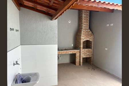 Casa à venda com 3 quartos, 133m² em Vila Domitila, São Paulo