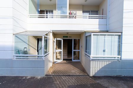 Apartamento para alugar com 47m², 2 quartos e 1 vaga Apartamento para alugar com 47m², 2 quartos e 1 vagaFachada
