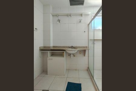 Apartamento à venda com 76m², 2 quartos e 1 vagaBanheiro Corredor