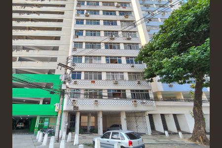 Apartamento à venda com 76m², 2 quartos e 1 vagaFachada e portaria