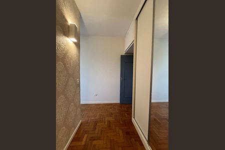 Apartamento à venda com 114m², 3 quartos e sem vaga Apartamento à venda com 114m², 3 quartos e sem vagaCloset