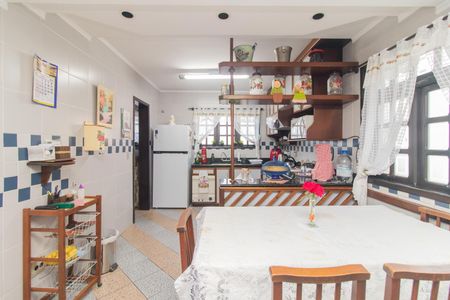 Casa à venda com 273m², 3 quartos e 4 vagasCozinha e Área de Serviço