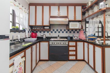 Casa à venda com 273m², 3 quartos e 4 vagasCozinha e Área de Serviço