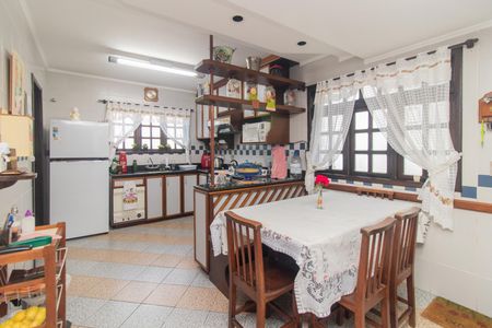 Casa à venda com 273m², 3 quartos e 4 vagasCozinha e Área de Serviço