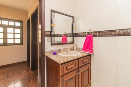 Casa à venda com 273m², 3 quartos e 4 vagasBanheiro Social 1