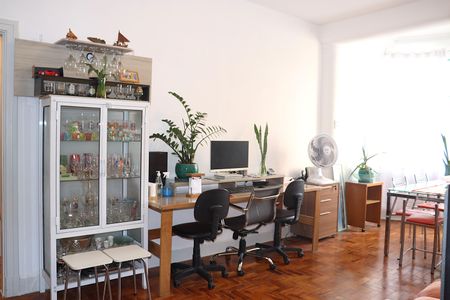 Apartamento à venda com 105m², 2 quartos e sem vagaSala