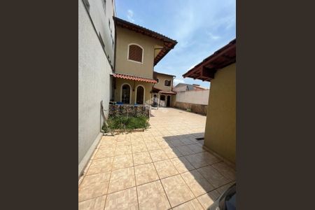 Casa à venda com 3 quartos, 200m² em Aricanduva, São Paulo