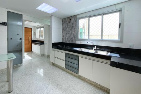 Apartamento para alugar com 203m², 4 quartos e 3 vagas Apartamento para alugar com 203m², 4 quartos e 3 vagasCozinha