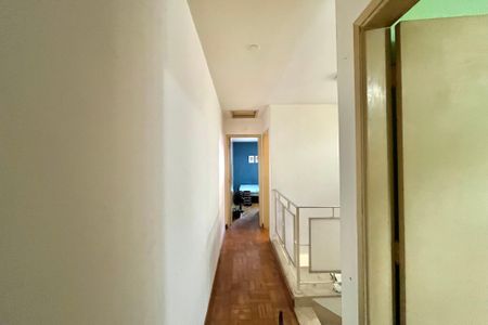 Casa à venda com 134m², 3 quartos e 3 vagasCorredor