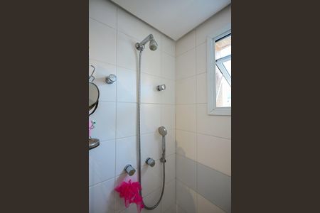 Apartamento à venda com 132m², 3 quartos e 2 vagasChuveiro do Banheiro da Suíte 1