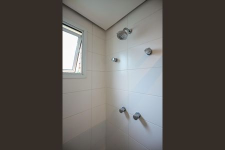 Apartamento à venda com 132m², 3 quartos e 2 vagasChuveiro do Banheiro da Suíte 2