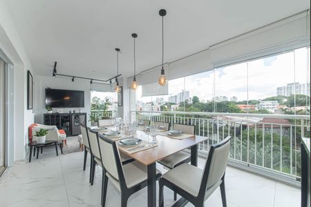 Apartamento à venda com 130m², 4 quartos e 2 vagasVaranda