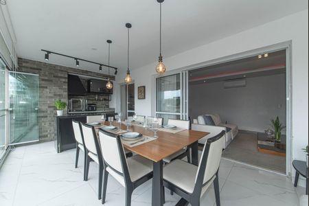 Apartamento à venda com 130m², 4 quartos e 2 vagasVaranda
