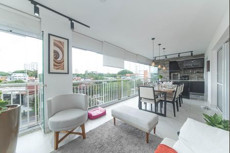 Apartamento à venda com 130m², 4 quartos e 2 vagasVaranda
