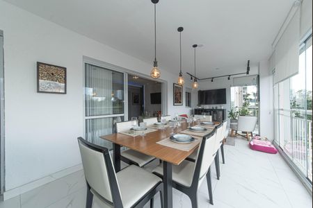Apartamento à venda com 130m², 4 quartos e 2 vagasVaranda