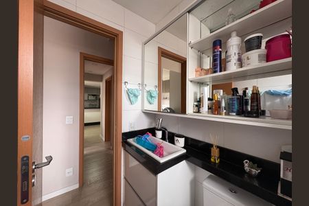 Apartamento à venda com 74m², 3 quartos e 2 vagasBanheiro da Suíte