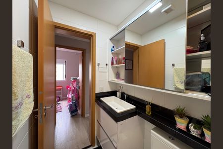 Apartamento à venda com 74m², 3 quartos e 2 vagasBanheiro