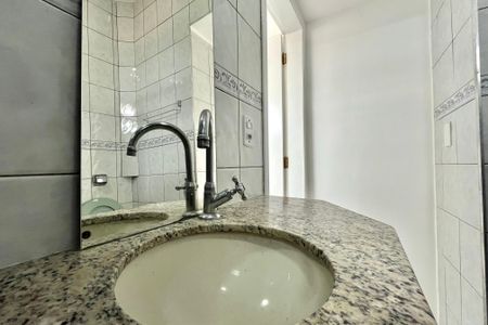 Banheiro de apartamento para alugar com 1 quarto, 23m² em Jardim Oriental, São Paulo