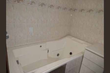 Casa para alugar com 500m², 3 quartos e 6 vagasBanheiro 2