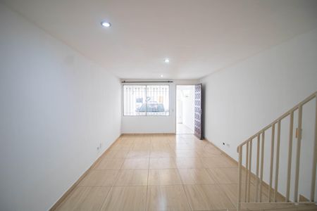 SALA de casa de condomínio para alugar com 3 quartos, 78m² em Vila Carbone, São Paulo