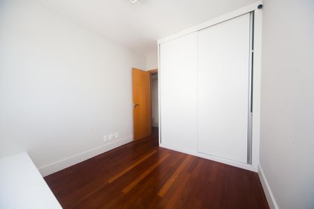 Apartamento à venda com 136m², 3 quartos e 3 vagasquarto 2