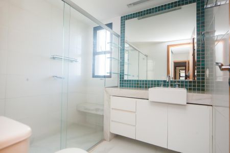 Apartamento à venda com 136m², 3 quartos e 3 vagasBanheiro suite 