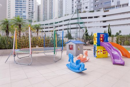 Apartamento à venda com 136m², 3 quartos e 3 vagasÁrea comum - Playground