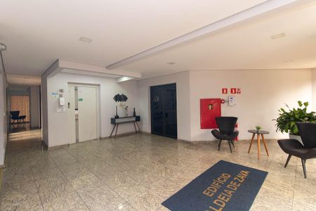 Apartamento para alugar com 75m², 2 quartos e 2 vagasHall social