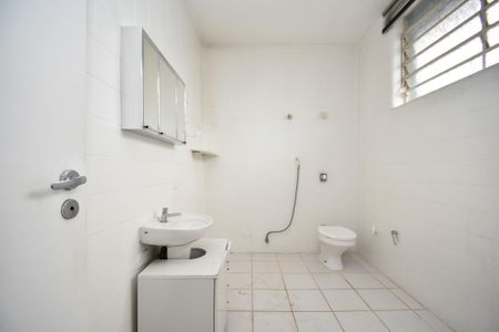 Casa para alugar com 450m², 3 quartos e 8 vagas Casa para alugar com 450m², 3 quartos e 8 vagasbanheiro quarto 4