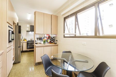 Apartamento à venda com 167m², 3 quartos e 3 vagasCozinha