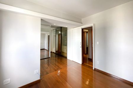 Apartamento para alugar com 130m², 3 quartos e 2 vagasSuite 1
