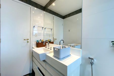 Apartamento para alugar com 130m², 3 quartos e 2 vagasBanheiro