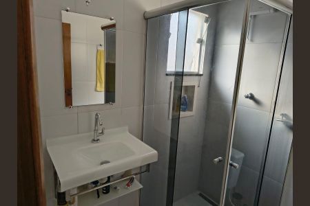 Casa à venda com 3 quartos, 180m² em Vila Carmosina, São Paulo