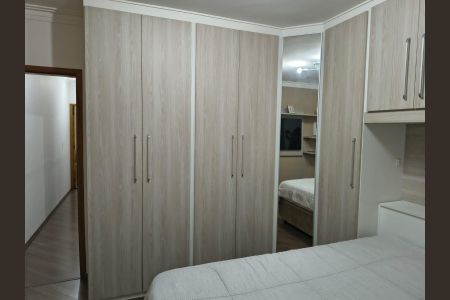 Casa à venda com 3 quartos, 180m² em Vila Carmosina, São Paulo